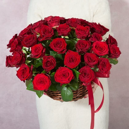 Корзина с красными розами (35 шт)