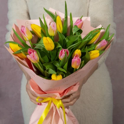 Букет из розовых и желтых тюльпанов (15)