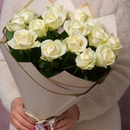 Букет из 15 белых роз