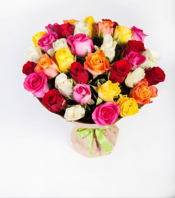 Букет из 35 разноцветных роз, 40 см
