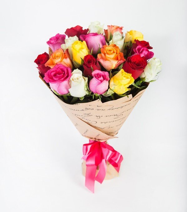Букет из 21 разноцветной розы