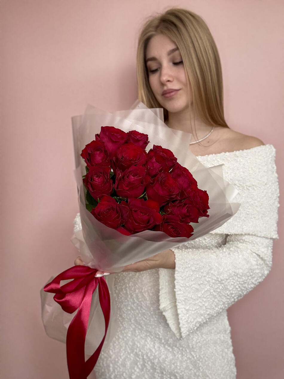 Букет из 15 красных роз (35 см)