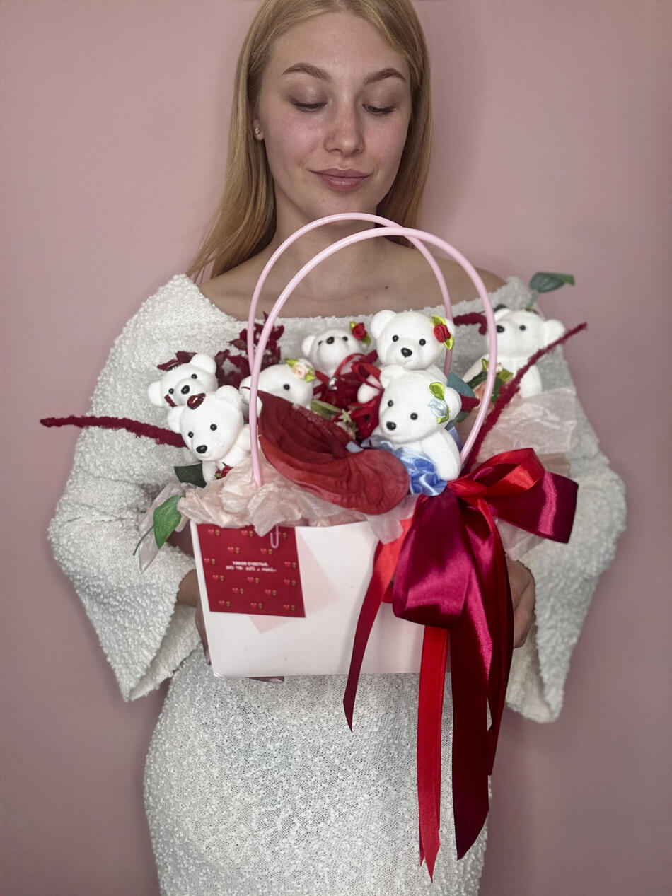 Букет из игрушек в сумочке