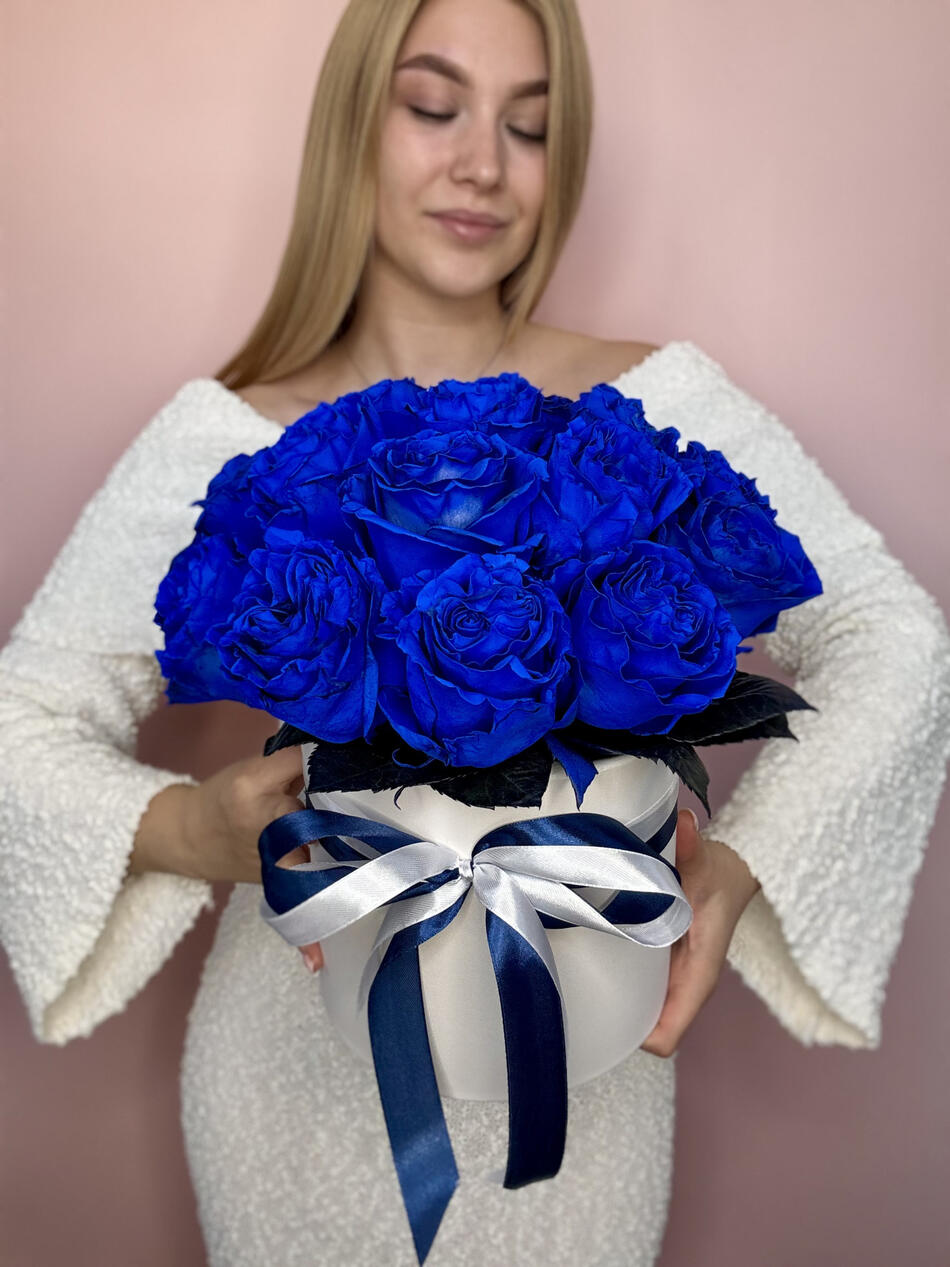 Коробка из синих роз